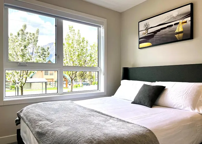 Brand New 2Br Condo With Outdoor Swimming Pool And Hot Tub